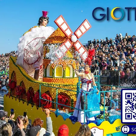 Grand Climatise Avec Alcove Et Terrasse Au Centre De - Fr-1-196-288 Appartement *