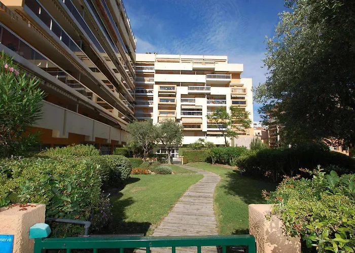 Grand Climatise Avec Alcove Et Terrasse Au Centre De - Fr-1-196-288 Appartement Menton